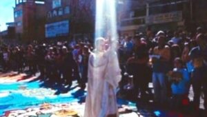 Viral Video! Eucharistic Light! Amazing Ray of Divine Light Shines Upon Monstrance & Priest During Procession!
