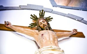 Jesus statue moves its head during Catholic mass in Mexico