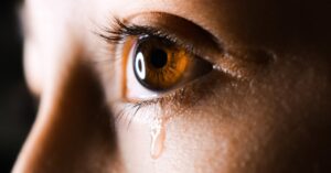 6 Uplifting Bible Verses for When You Want to Cry!