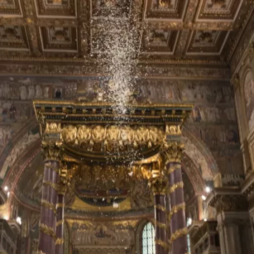 White Roses Fall Inside Roman Basilica to Mark 4th Century Marian Miracle