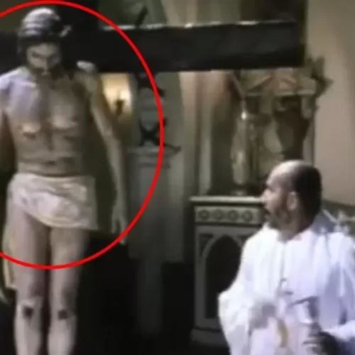 Jesus Statue Moves Its Head During Catholic Mass in Mexico!