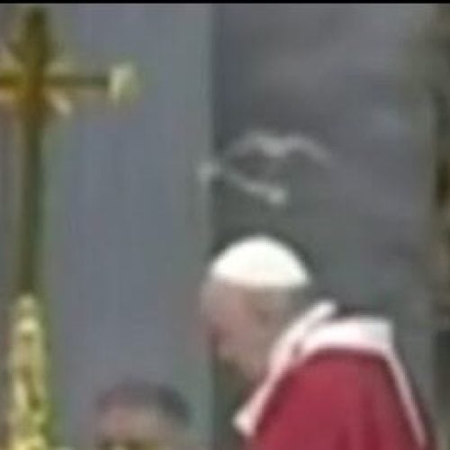 Viral Video! Pentecost, 2021: Holy Spirit Forms Halo & Doves Above Pope Francis’ Head – A Sign of God’s Presence!